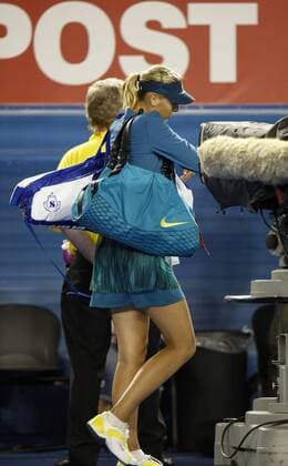 Maria Sharapova of Russia leaves the court after losing to her first round match of women s singles in 2010 Australian Open at Rod Laver Arena in Melbourne, Australia  o0 Melbourne, Aus, Abgang,