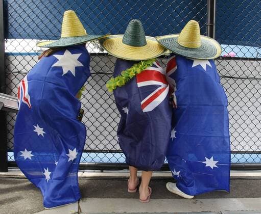 Grand Slam, junge australische Tennisfans schauen durch den Zaun o0 Fahne, Landesfahne Objekte o0 Kind Aufmacher Kurios Hut Hüte