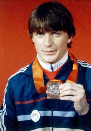 Pavel Ploc (CSSR) is seen after the Olympic games in Sarajevo, 1984, where he won the bronze medal. (CTKxPhoto LiborxHajsky)  o0 Objekte Medaille Silber Fotoshooting