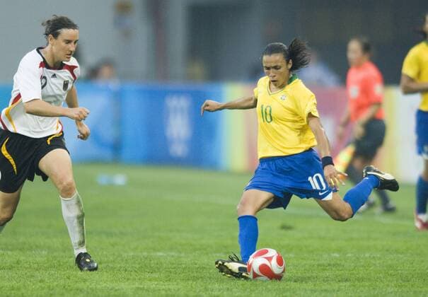 MARTA re. (BRA) in Aktion gegen Birgit PRINZ (GER); Fussball Frauen Deutschland (GER) - Brasilien (BRA) 0:0, am 06.08.2008 in Shenyang, Olympische Sommerspiele 2008 in Peking