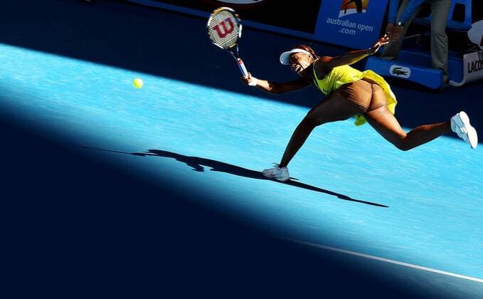 TENNIS - WTA, Australian Open 2010 MELBOURNE,AUSTRALIEN,23.JAN.10 - TENNIS - WTA, Grand Slam, Australian Open 2010. Bild zeigt Venus Williams (USA).  o0 Licht und Schatten, Schattenspiel Kampf