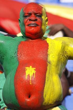 Cameroon Fans. quarterfinal of the African Cup of Nations. Benguela. -  o0 kurios Gesichtsbemalung, Bemalung, bemalt, Nationalfarben, Landesfarben nackt