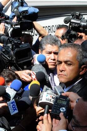 Jan 25, 2010 - Mexico City, Mexico - Club America s player SALVADOR CABANAS was shot in a bar this morning. The Paraguayan is already in a hospital where his condition reported as serious but stable. MIGUEL ANGEL MANCERA, head of the Attorney General of Mexico city visits the  - ZUMAu78 o0 TV Medien Medieninteresse people Politik