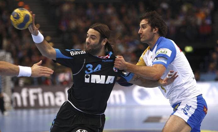 Ivano BALIC (Zagreb, li.) gegen Igor VORI ( HSV Hamburg ) Handball Championsleague am So. 18.10.2009 HSV Hamburg - HC Croatia Zagreb 35 - 26