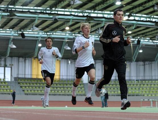 Laufeinheit während des Leistungstest im Sindelfinger Glaspalast: Marcel SCHÄFER (r.), Andreas BECK (M.) und Christian GENTNER (alle GER)