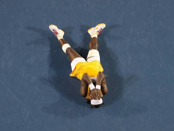 Serena Williams (USA) gewinnt die Australian Open 2010 o0 Sieg, Sieger, Jubel, Freude, Vogelperspektive, oben,