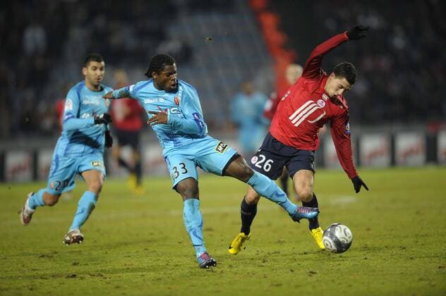 OSC LILLE (Rot) vs RC LENS (Blau): - L1 - 30.01.2010 - DUEL EDEN HAZARD r. vs Christopher Aurier JBAUTISSIER 
