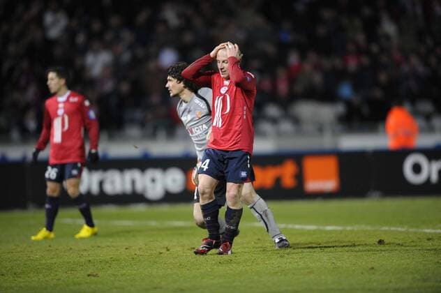 OSC LILLE (Rot) vs RC LENS (Blau): - L1 - 30.01.2010 - Florent Balmont r. JBAUTISSIER  o0 Enttäuschung