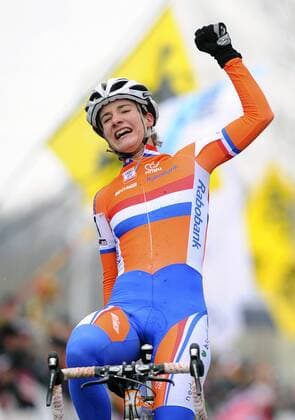 Marianne Vos from Netherlands celebrates after she won the Women Cyclocross World Championships in Tabor, Czech Republic, on Sunday, Jan. 31, 2010. (CTKxPhoto KaterinaxSulova)  SUK 2 o0 Jubel, Freude, Sieg, Sieger, Weltmeister, Weltmeisterin