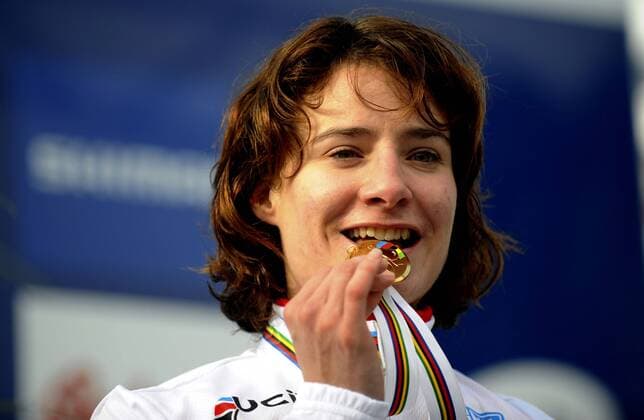 Marianne Vos from Netherlands celebrates after she won the Women Cyclocross World Championships in Tabor, Czech Republic, on Sunday, Jan. 31, 2010. (CTKxPhoto KaterinaxSulova)  SUK1 o0 Jubel, Freude, Sieg, Sieger, Weltmeister, Weltmeisterin, Medaille, Objekte