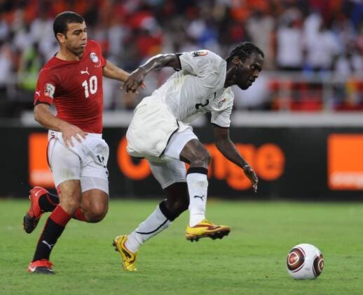 Emad Motab of Egypt (L) and Hans Sarpei of Ghana during the Africa Cup of Nations final match on January 31, 2010 in Luanda Gallo767547 o0 Länderspiel, Nationalteam