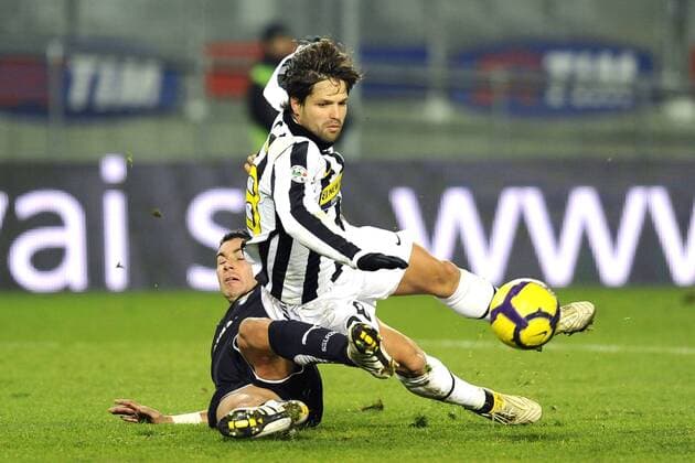 Juventus Turin (weiß) vs. Lazio Rom (dunkelblau) Diego (r.) - Aleksandar Kolarov 