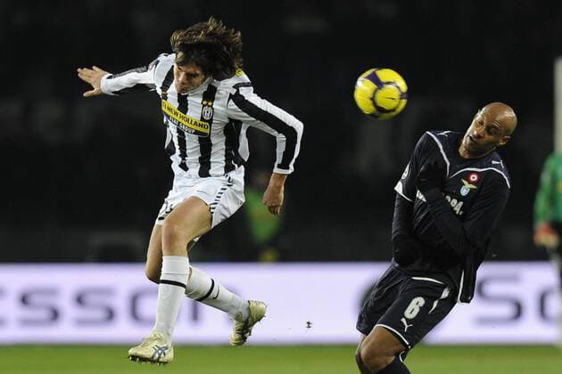 Juventus Turin (weiß) vs. Lazio Rom (dunkelblau) Paolo De Ceglie (l.), Ousmane Dabo 