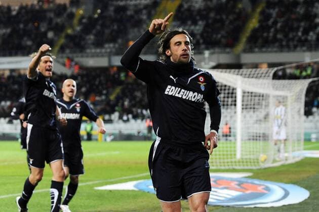 Juventus Turin (weiß) vs. Lazio Rom (dunkelblau) Torjubel Stefano Mauri (r.)  o0 Jubel Freude