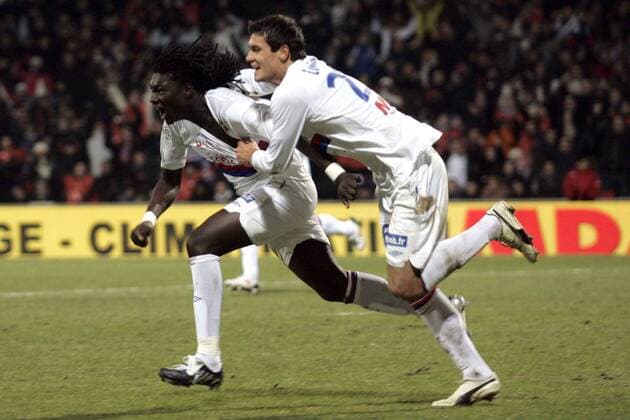 Olympique Lyon (weiß) - Paris St. Germain (blau): Jubel Bafetimbi Gomis (li.) und Dojan Lovren (Lyon) - 31.01.10 - EddyLEMAISTRE 