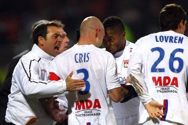 Olympique Lyon (weiß) - Paris St. Germain (blau): Cris (2.v.li.) und Michel Bastos (Lyon) - Jubel - 31.01.10 - EddyLEMAISTRE  o0 Freude