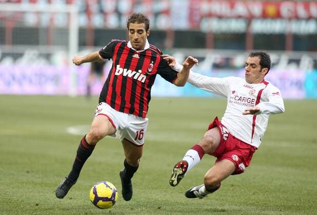 MATHIEU FLAMINI (li.) gegen CLAUDIO BELLUCCI - AC Mailand (rot schwarz) - AS Livorno (weiß) 1:1 -