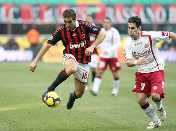 MATHIEU FLAMINI (li.) gegen NICO PULZETTI - AC Mailand (rot schwarz) - AS Livorno (weiß) 1:1 -