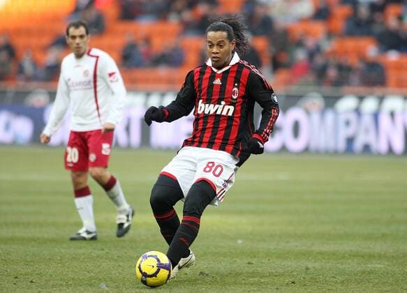 RONALDINHO - AC Mailand (rot schwarz) - AS Livorno (weiß) 1:1 -