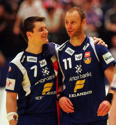 31.01.2010 Vienna, Poland - Iceland, European handball championship match for third place: Arnor Atlason (L) with Olafur Stefansson(R, Iceland) celebrate victory after match -  o0 Freude