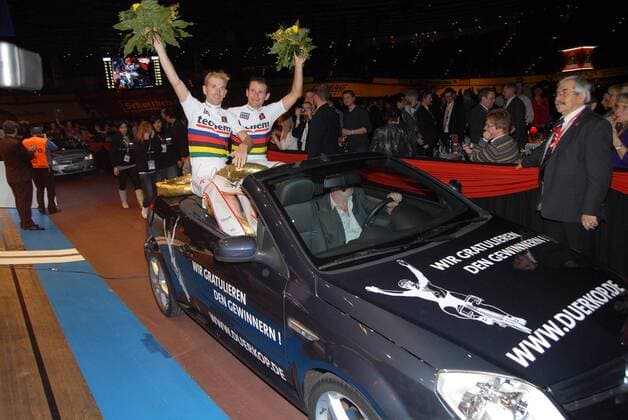 Sieger Sixdays Berlin - Alex Rasmussen l. und Michael Morkov (Dänemark) - Event: Sechstagerennen Sixdays Berlin 2010 - Date: 01.02.2010 - Location: Velodrom Berlin o0 Jubel Freude