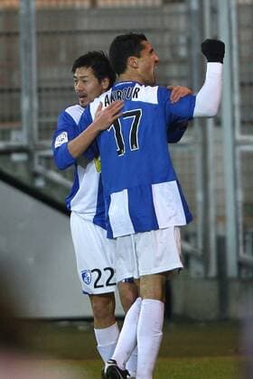 Grenoble Foot 38 (blau) - AJ Auxerre (grün), - Torjubel Daisuke Matsui (li.), Nassim Akrour (GF38) - L1 - 06-02-10 EddyLEMAISTRE -  o0 Jubel, Freude