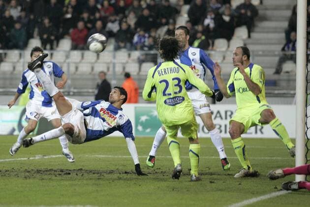 Grenoble Foot 38 (blau) - AJ Auxerre (grün), - Nassim Akrour (GF38) - L1 - 06-02-10 EddyLEMAISTRE -  o0 Tor, Treffer, Gegentor