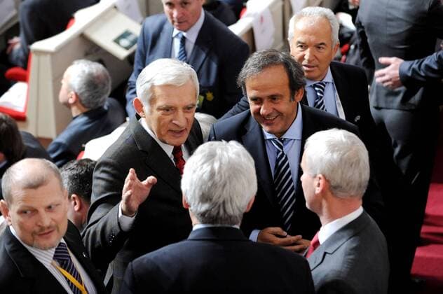 WARSAW, PALACE OF CULTURE AND SCIENCE LOSOWANIE, UEFA EURO 2012 QUALIFYING DRAW, Präsident Europäisches Parlament JERZY BUZEK (POLEN, 2.L) und UEFA Präsident MICHEL PLATINI (FRA, 4.L) -  20100207PF_ZS002 o0 Funktionär, Politik, people