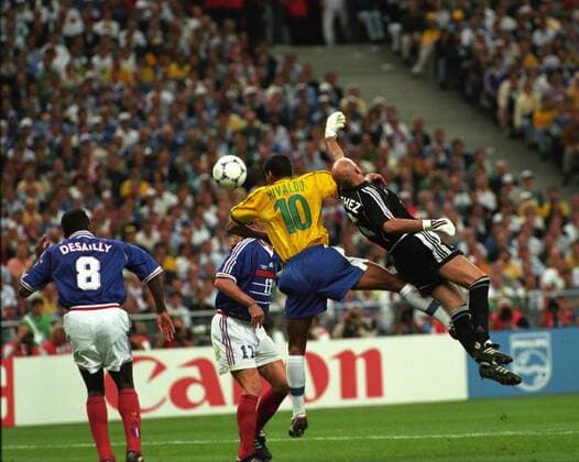 (L-R) Marcel Desailly, Emmanuel Petit (both France),Rivaldo (BRA), Fabian Barthez - France - Brazil - World Cup 1998 xVIxRobertxCollettexIVx 84003