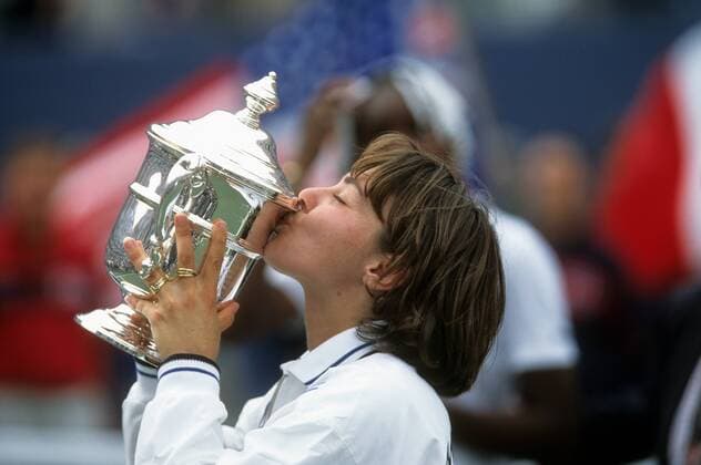 Martina Hingis (SUI) mit Pokal - Siegerin der US Open 1997 Tennis Damen US Open 2000, Grand Slam, WTA Tour, Porträt Flushing Meadows New York Freude,
