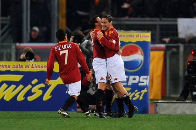 AS Roma (rot) - US Palermo (weiß) - Torjubel Rom, v.re.: Francesco Totti, Matteo Brighi und David Pizarro  o0 Jubel, Freude