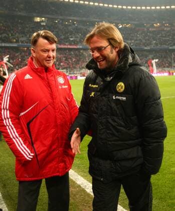 Trainer Louis Van Gaal (FCB, li.) mit Jürgen KLOPP - Trainer BVB - München, FC Bayern München - Borussia Dortmund (BVB) 3:1 o0 Freude Kameradschaft