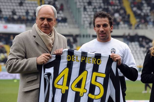 Ga Torino 14 02 2010 - Juventus Turin vs. Genoa CFC Vizepräsident Roberto Bettega (li.) ehrt Alessandro Del Piero (beide Turin)  o0 Funktionär,