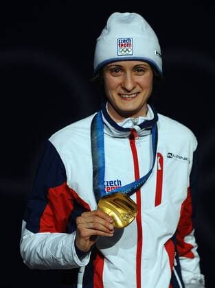 Martina Sablikova of the Czech Republic celebrates her gold medal in women s 3000 meter speed skating during a Medal Ceremony at BC Place in Vancouver, Canada, during the 2010 Winter Olympics on February 14, 2010.  OLY20100214124 o0 Olympiasieg Sieg Siegerehrung Medaille Freude Objekte Porträt