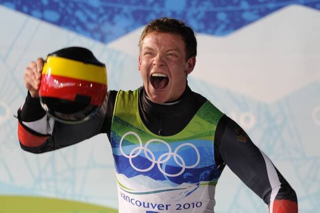 Felix Loch ,GER,Jubel,Winner,Sieger ,Rodeln,Luge, 1. Platz, Olympiasieger, 14.02.2010. XXI. Olympische Winterspiele 2010, vom 12.02. - 28.02.2010 in Vancouver Kanada. o0 Freude o00 Sieg, Olympiasieg