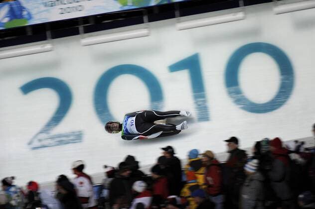 Natalie GEISENBERGER (GER),Rodeln,Luge,Damen,Frauen Einsitzer, Aktion, 15.02.2010. XXI. Olympische Winterspiele 2010, vom 12.02. - 28.02.2010 in Vancouver Kanada. o0 Schriftzug