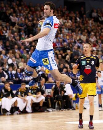 Igor Vori (9 HSV) und Karol Bielecki (8 Rhein-Neckar Löwen), (v.l.) im Spiel des HSV-Handball gegen die Rhein-Neckar Löwen in der TOYOTA Handball-Bundesliga am 17.02.2010 in Hamburg, Germany.