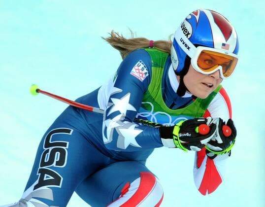 USA s Lindsey Vonn speeds down the alpine downhill course during the downhill portion of the Women s Super Combined event at Whistler Creekside at the Winter Olympics on February 18, 2010. .  OLY20100218104 o00 Super Kombination Superkombination