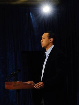 Golfer Tiger Woods (USA) apologizes for irresponsible and selfish behavior during his first public statement to a small gathering of reporters and friends at the headquarters of the U.S. PGA Tour in Ponte Vedra Beach, Florida,on February 19, 2010.  WAX20100219725 o0 Entschuldigung entschuldigen Sexskandal Skandal o0 öffentliche Erklärung o0 privat
