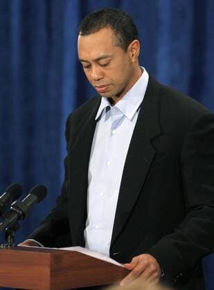 Golfer Tiger Woods (USA) apologizes for irresponsible and selfish behavior during his first public statement to a small gathering of reporters and friends at the headquarters of the U.S. PGA Tour in Ponte Vedra Beach, Florida,on February 19, 2010.  WAX2010021904 o0 Entschuldigung entschuldigen Sexskandal Skandal o0 öffentliche Erklärung o0 privat