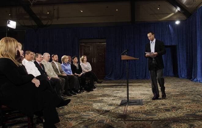 Golfer Tiger Woods (USA) arrives to offer an apology for irresponsible and selfish behavior during his first public statement to a small gathering of reporters and friends at the headquarters of the U.S. PGA Tour in Ponte Vedra Beach, Florida,on February 19, 2010.  WAX20100219704 o0 Entschuldigung entschuldigen Sexskandal Skandal Totale o0 öffentliche Erklärung o0 privat