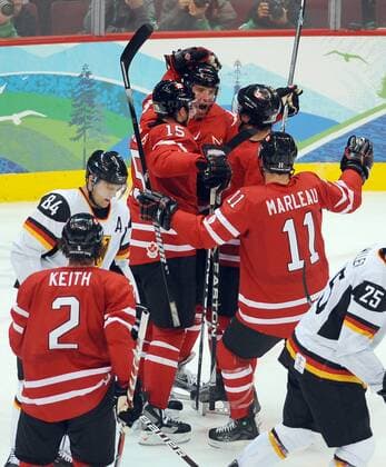 Team Canada (red) celebrates it s goal against Germany during the first period at Canada Hockey Place in Vancouver, Canada, during the 2010 Winter Olympics on February 23, 2010. -  OLY2010022381 o0 Jubel, Freude Freud und Leid