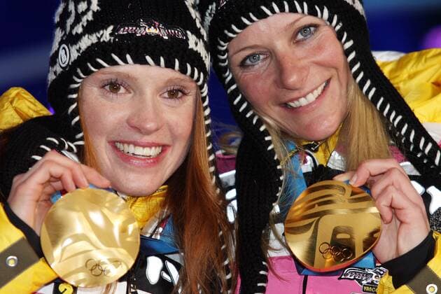Olympic Winter Games Vancouver 2010 - Olympische Winter Spiele Vancouver 2010, Cross-Country Skiing (Ladies Team Sprint), Skilanglauf, Olympiasieger Evi SACHENBACHER-STEHLE l. und Claudia NYSTAD (Team Germany GER) xHOCHxZWEIx xMaltexChristiansx o0 Jubel Freude Sieg Olympiasieg Gold Objekt