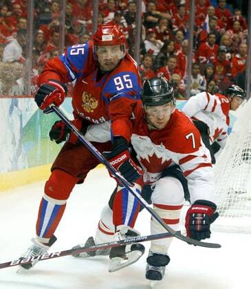 Russland (rot) - Canada (weiß), 95. Alexei MOROZOV (RUS), 7. Brent SEABROOK (Canada). 