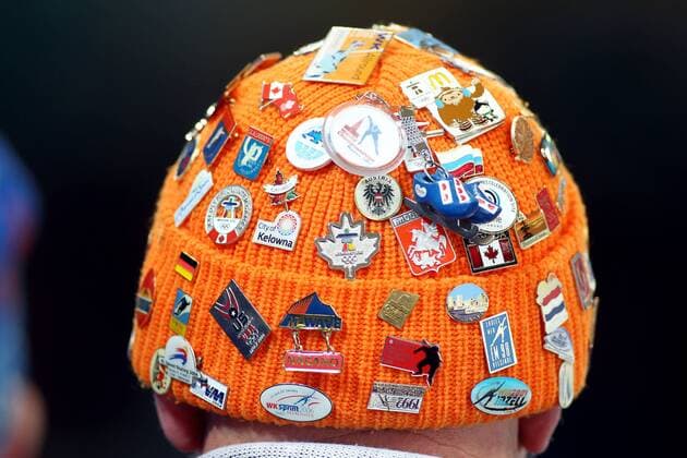 Olympic Winter Games Vancouver 2010 - Olympische Winter Spiele Vancouver 2010, (Ladies 5000 m), Eisschnelllauf, Fan of Netherlands (NED), Mütze, Kopf, head, xHOCHxZWEIx xMaltexChristiansx o0 Pin Pins Anstecker Detail Sticker o00 Objekte