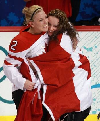 Feb. 25, 2010 - Canada - VANCOUVER, BC: FEBRUARY 25, 2010 -- Team Canada goalie Shannon Szabados (R) hugs team-mate Meghan Agosta following their victory over the USA in the final in women s hockey in Vancouver BC Thursday, February 25, 2010 during the 2010 Olympics. - ZUMAw51 o0 Jubel, Freude, Sieg, Sieger, Olympiasieger,