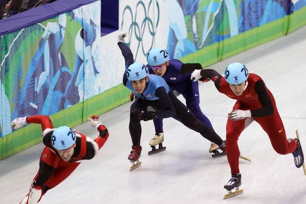 Vancouver , 260210 , Olympische Spiele Vancouver 2010 , Shorttrack , Finale 5000m Männer Staffel Francois-Louis Tremblay (Kanada) , Apolo Ohno (USA) , Yoon-Gy Kwak (Korea) und Jialiang Han (China), L-R o0 Südkorea