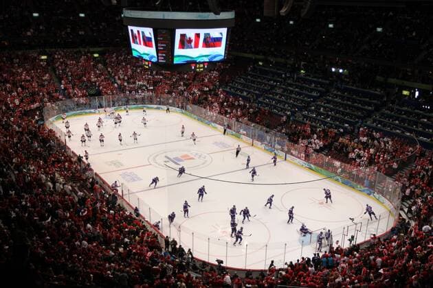 Canada Hockey Place at the start of semi-final game in men s hockey at Vancouver, Kanada, BC Friday, February 26, 2010 during the 2010 Winter Olympics. - ZUMAw51 o0 Totale Halle Eishockeyhalle Videowürfel Anzeigetafel