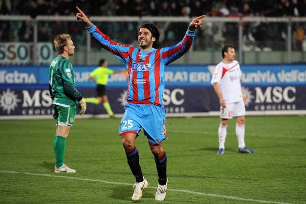 Catania 27 02 2010 - Serie A Catania Calcio (blau) vs AS Bari (weiß): Torjubel Jorge Martinez 