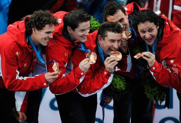 (100227) -- VANCOUVER, Feb. 27, 2010 () -- Swiss players (Skip Markus EGGLER (C) with Ralph STOECKLI, Jan HAUSER, Simon STRUEBIN, Toni MUELLER) pose during the victory ceremony for the men s curling event at the 2010 Winter Olympic Games in Vancouver Olympic Centre, Vancouver, Canada, Feb. 27, 2010. Switzerland defeated Swed. in the bronze medal game  o0 Jubel Freude Bronzemedaille
